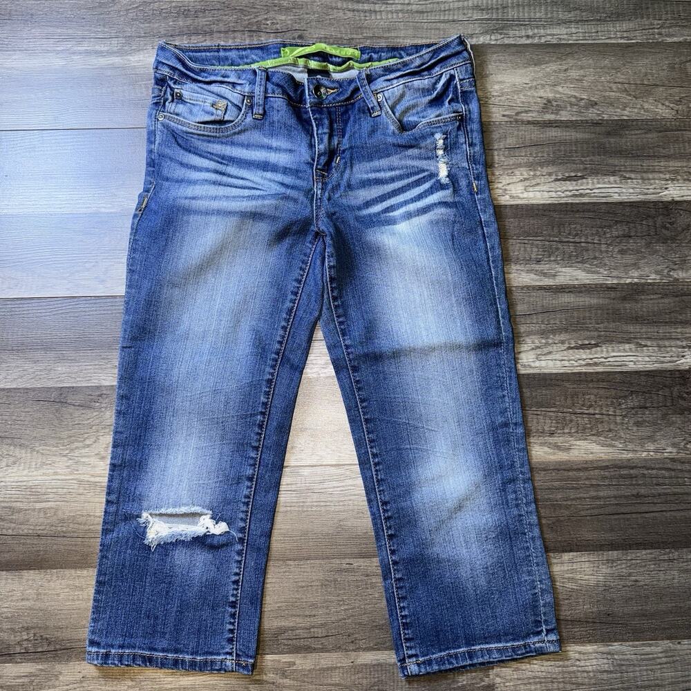 Refuge Capris Jeans Women Size 7 Light Blue Distressed Pants FK-3012CR